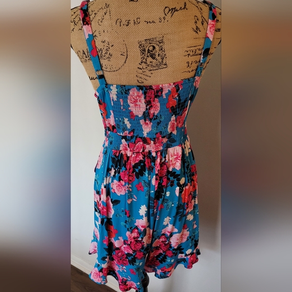 Sleeveless Romper Shorts - Picture 2 of 4